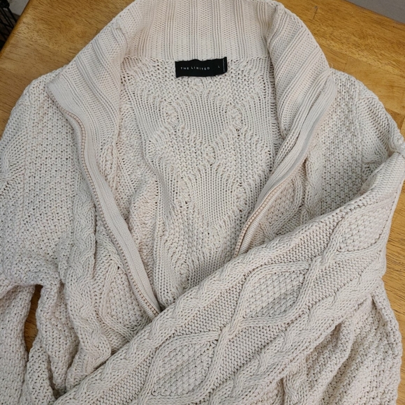 The Limited Sweaters - ☆SALE 4/$20☆The Limited zip up cardigan